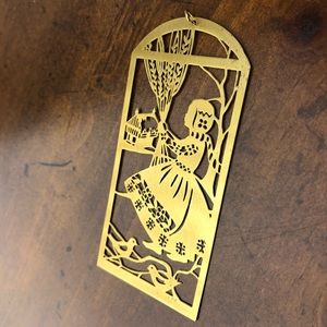 1977 Vintage brass ornament Swedish Norwegian girl feeding wild birds